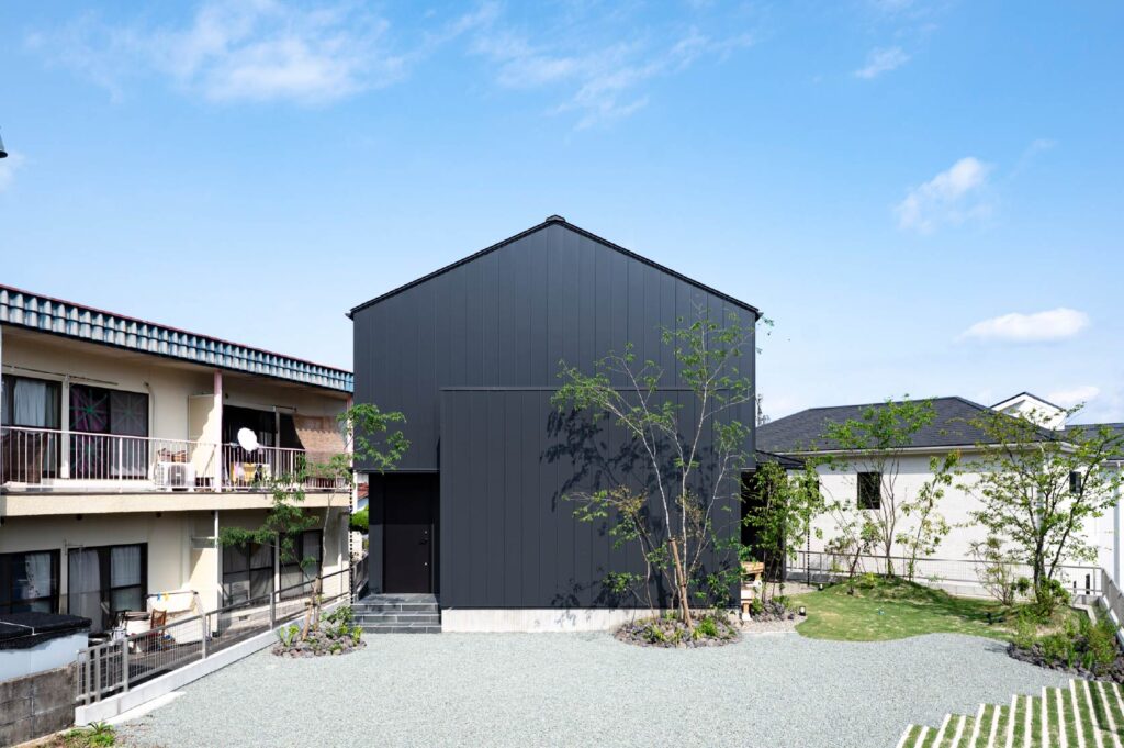 雨庭のある緑と暮らす家